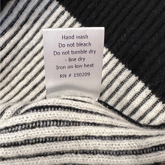 La Ligne AAA Cashmere Turtleneck, Small, Black/Cream - Picture 6 of 6